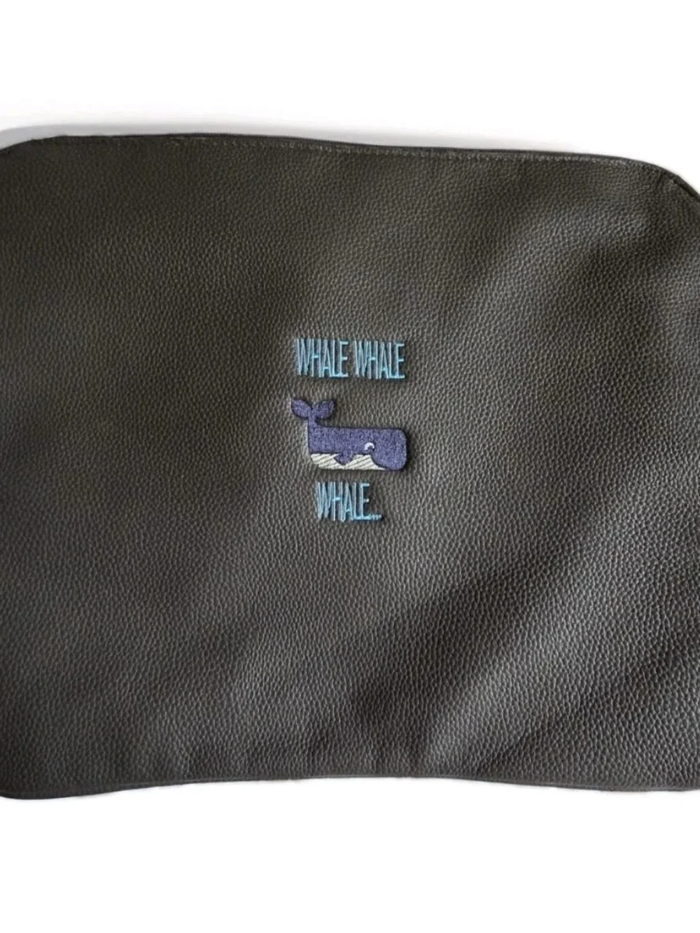 Thirty-One Savvy Sleeve Laptop Bag in Peacock Pebble - Whale Embroidered